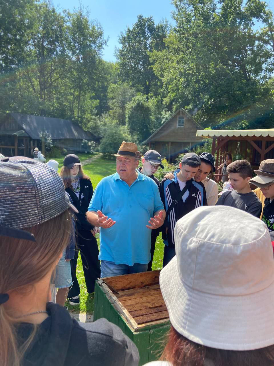 Экскурсия по пасеке